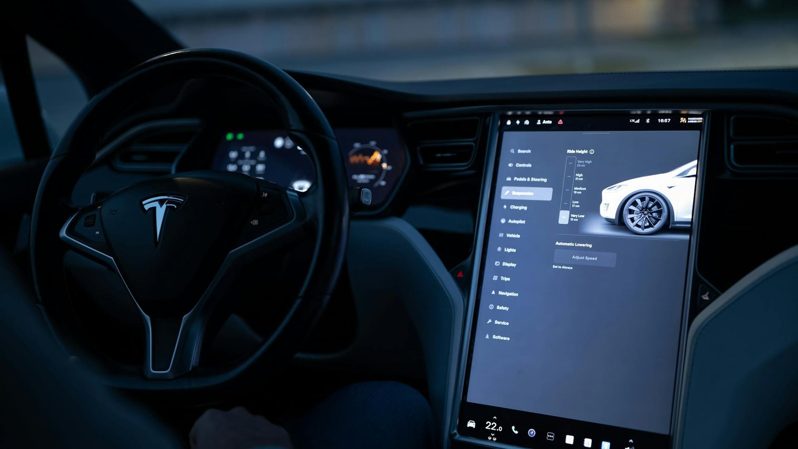 Tesla FSD écran tactile central tableau de bord intérieur