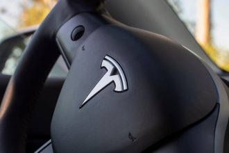 Tesla FSD s'infiltre en Europe, pays après pays, sans vraiment faire de bruit