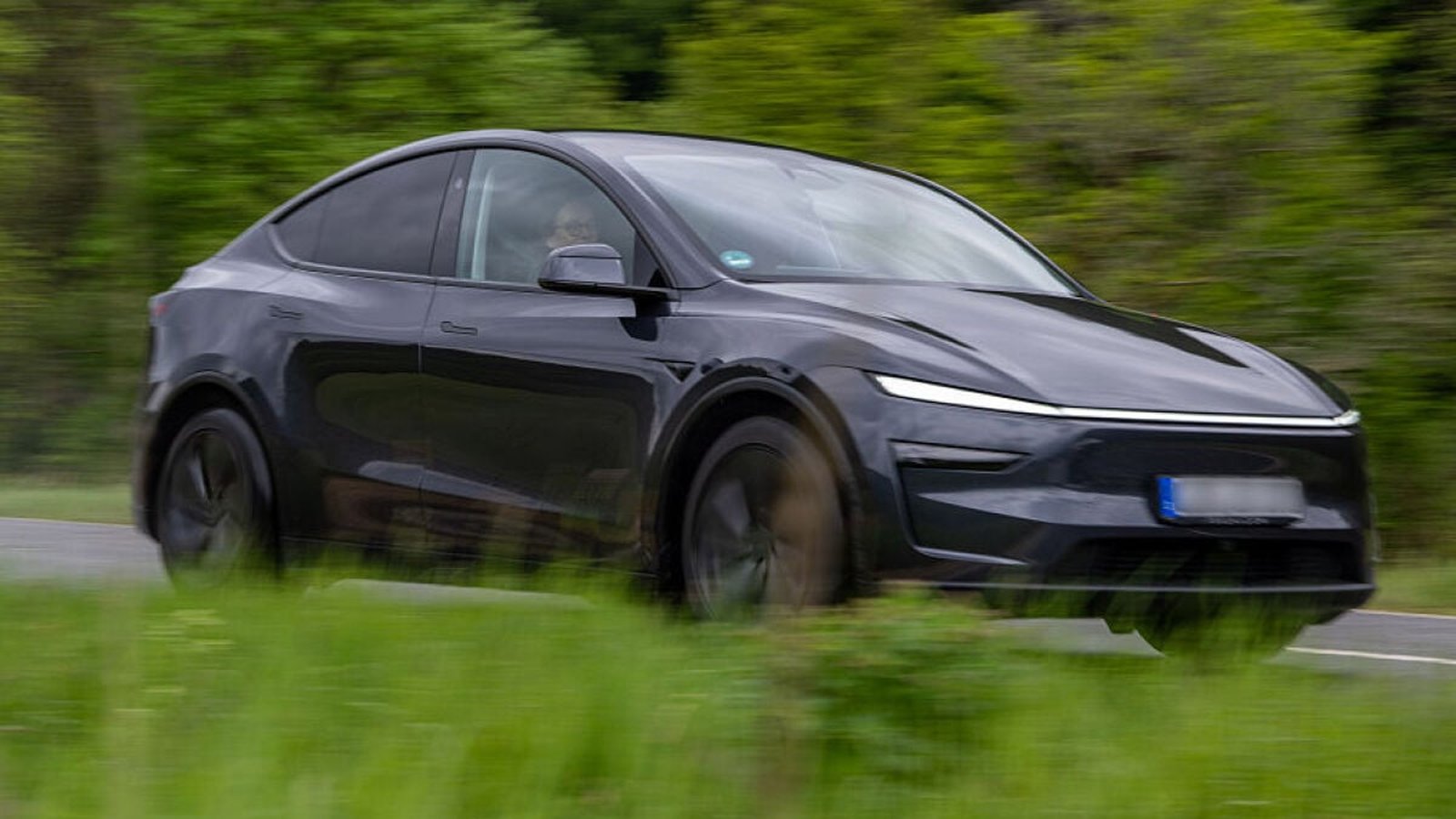 Tesla Model Y rappel autocollant charge maximale manquant