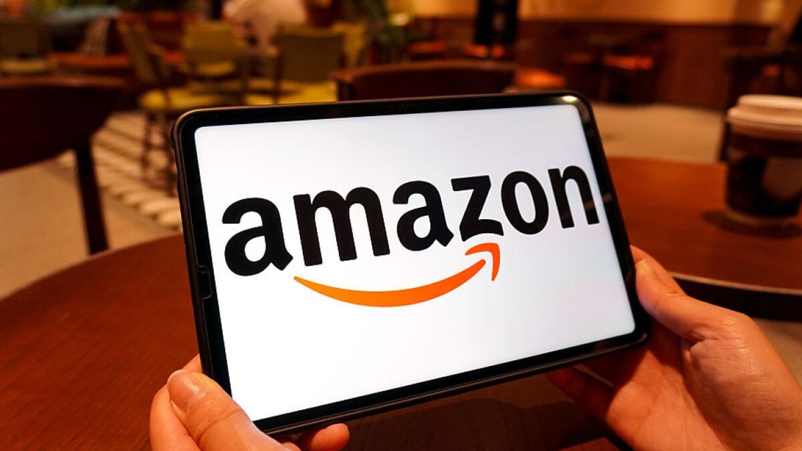 Amazon Now – logo Amazon affiché sur écran de smartphone